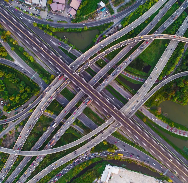 Que signifie le terme urbanisation et à quoi sert-il dans le cas d'un projet web ?