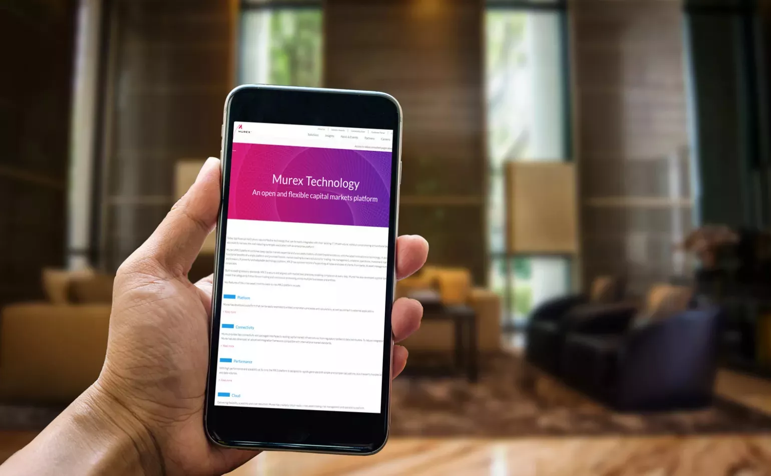 Version mobile responsive du site Drupal de Murex, configurée pour fluidifier l'accès aux solutions d'édition de logiciels financiers sur smartphone.